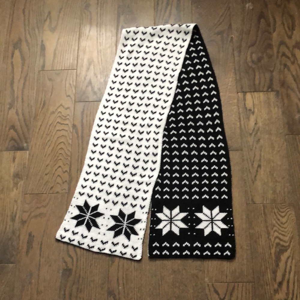 Black and White Snowflake Scarf